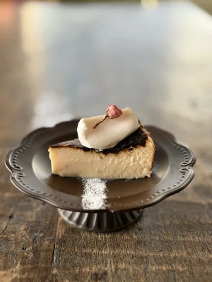 桜のバスクチーズケーキ