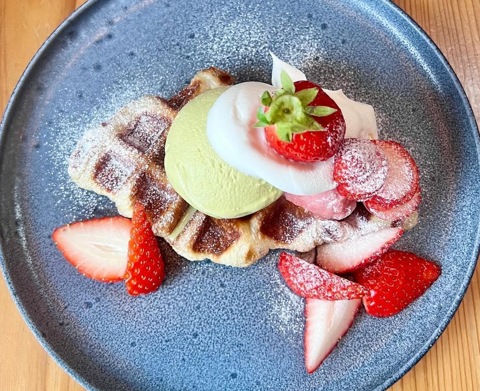 苺とピスタチオのクロッフル